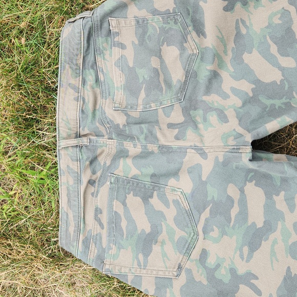 OLD NAVY ▪︎ Women's Camouflage "Rock Star" Jeans, Size 14 - Picture 4 of 7